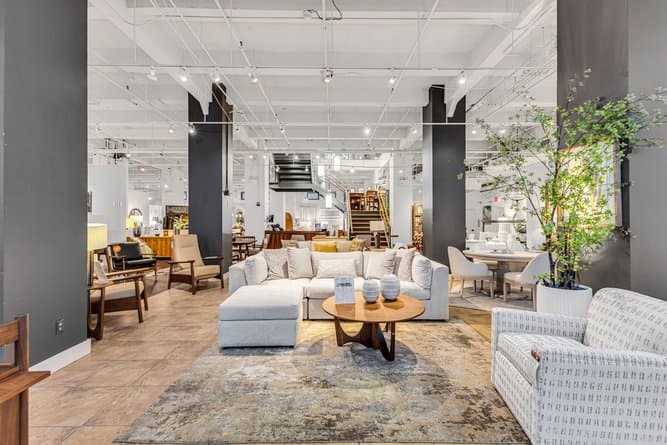 207 West 25th Street Retail 05