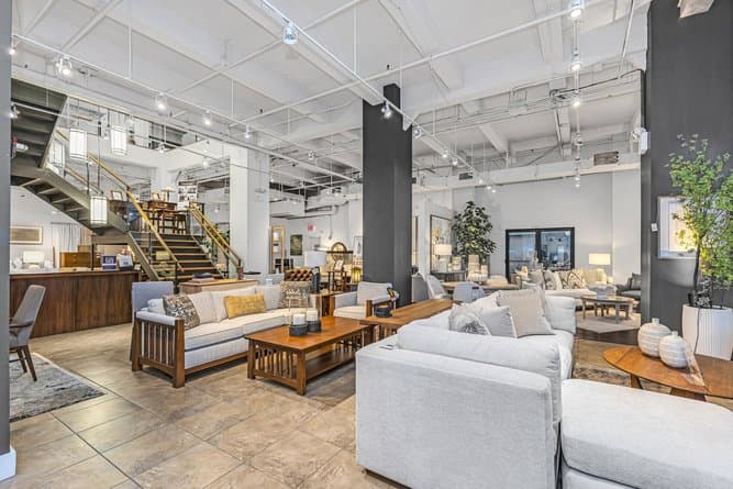 207 West 25th Street Retail 08