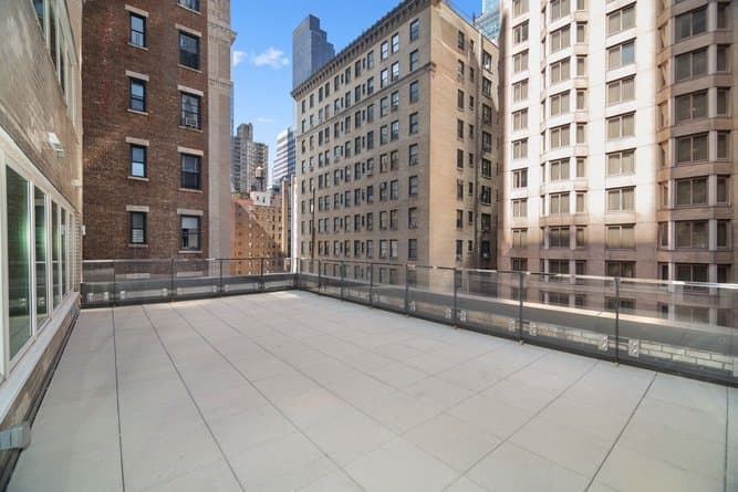 825 Seventh Avenue Floor7 38